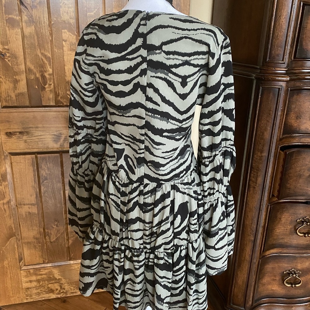 NWOT animal print long sleeve ruffle dress - Picture 4 of 11